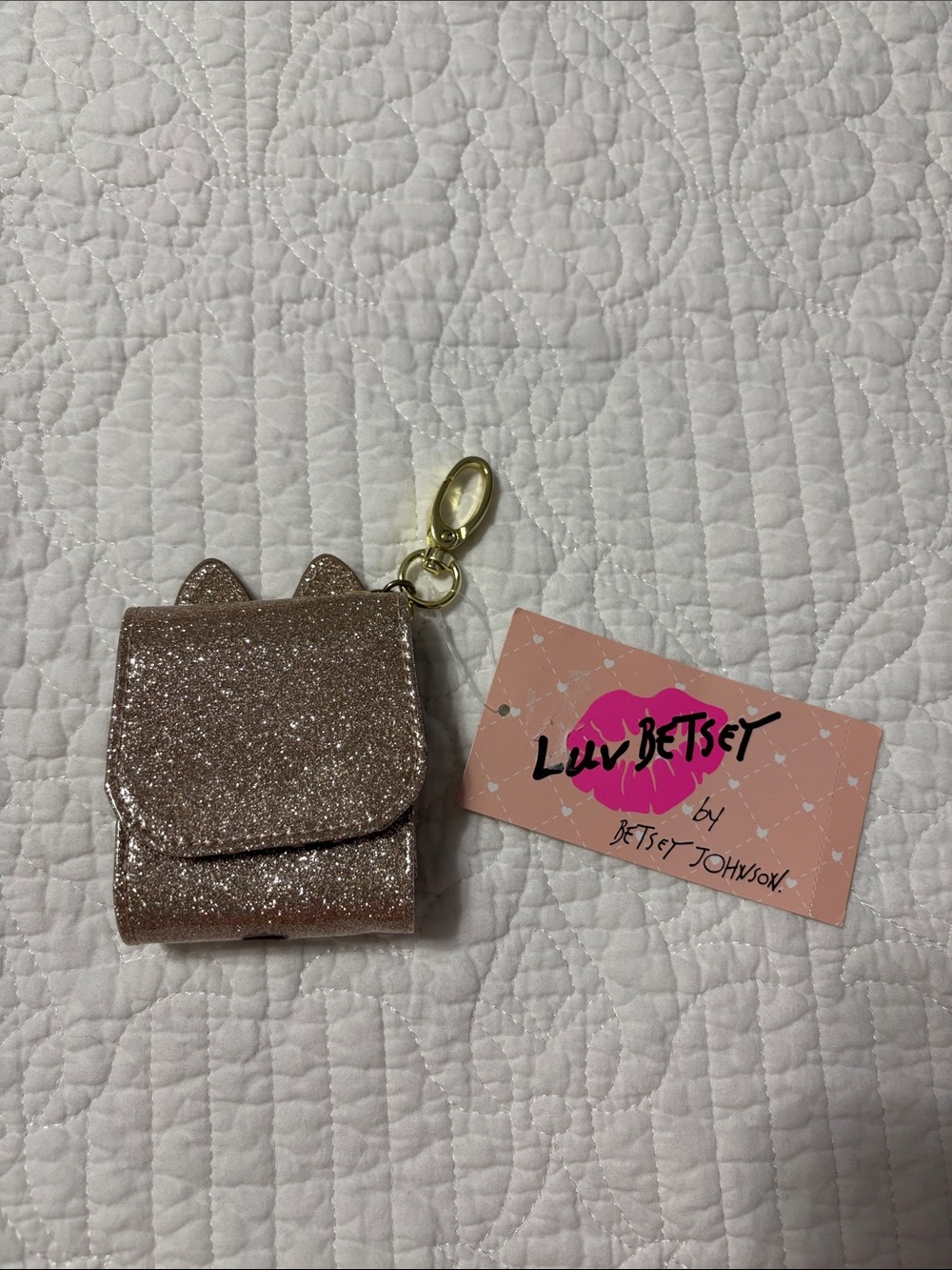 NWT Luv Betsey Glitter Metallic Cat AirPod Ear Bud Case Rose Gold Betsy Johnson